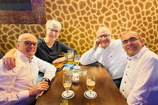 die ehemaligen KV-Chefs Dr. Norbert Metke und Dr. Johannes Fechner und Ihre Nachfolger Dr. Doris Reinhardt und Dr. Karsten Braun  